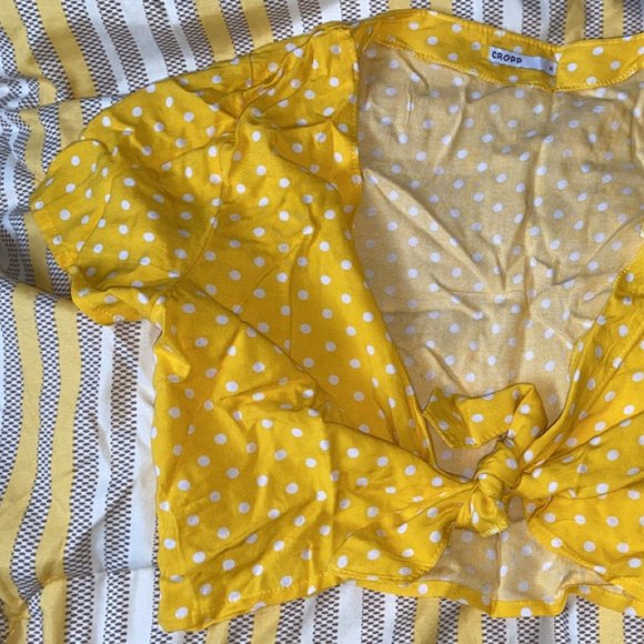 Cropped tie front tee - Picture 3 of 3